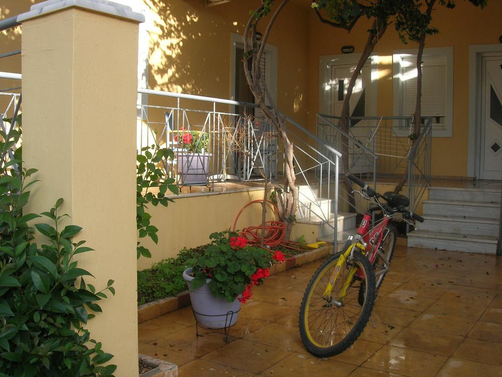 Giorgos Apartments Палеохора Екстер'єр фото