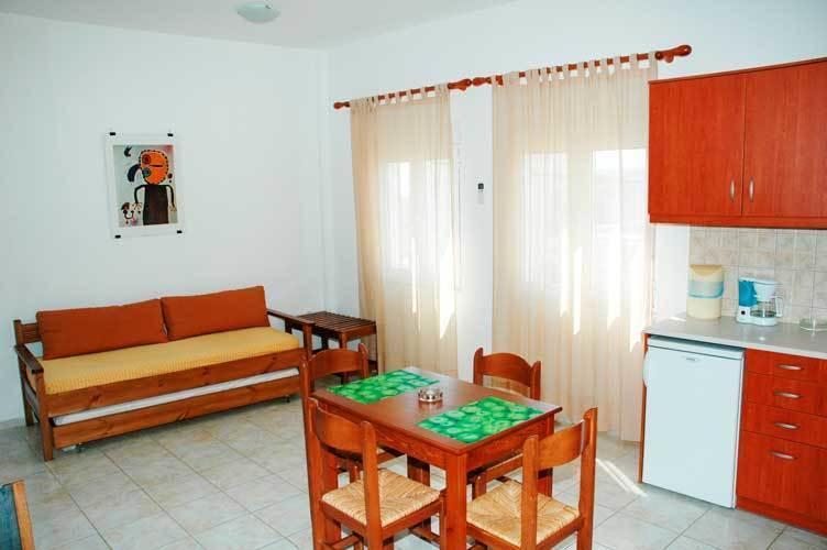 Giorgos Apartments Палеохора Номер фото
