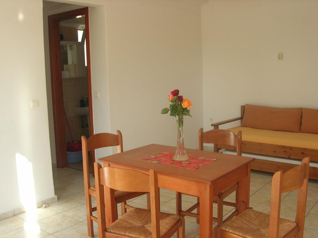 Giorgos Apartments Палеохора Номер фото