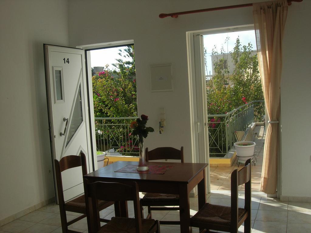 Giorgos Apartments Палеохора Номер фото