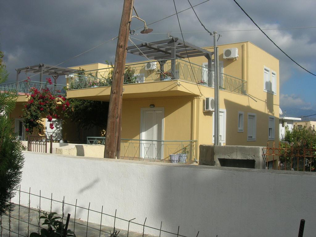 Giorgos Apartments Палеохора Екстер'єр фото